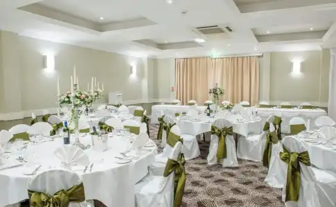 Holiday Inn Cardiff - North M4 - 10