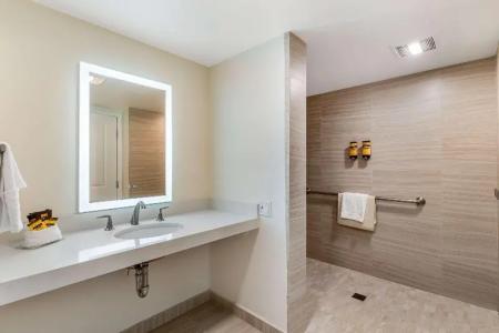 Best Western Plus Monterey Inn - 41