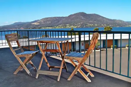Riverfront Motel & Restaurant - 6