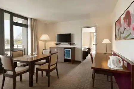 Ramada by Wyndham Nuernberg Parkhotel - 33