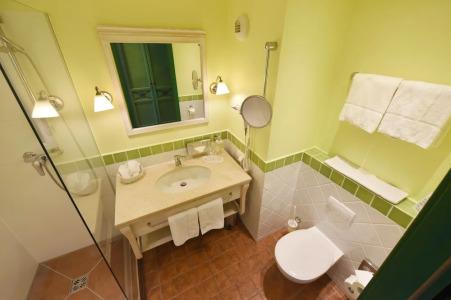 Hirschen in Freiburg-Lehen - 80