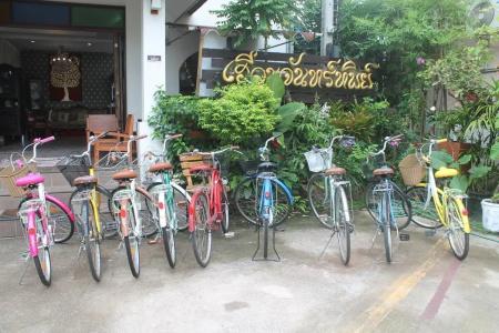 Huen Chan Thip - 24