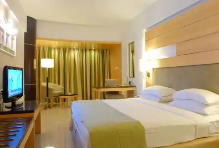 Peninsula Grand - 23
