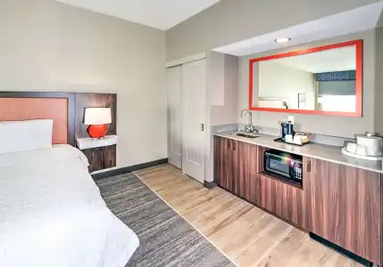 Hampton Inn by Hilton Ottawa - 52