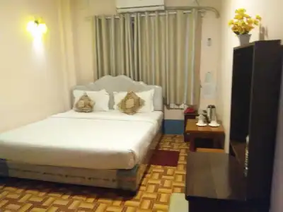 Man Shwe Li - 20