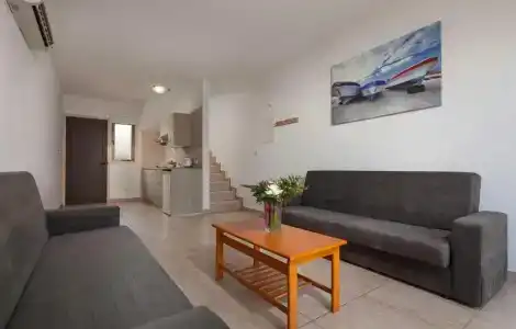 Penelope Beach Apts - 54