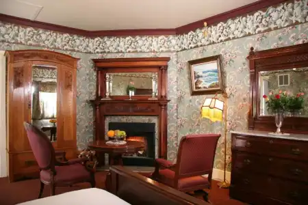 Martine Inn - 54
