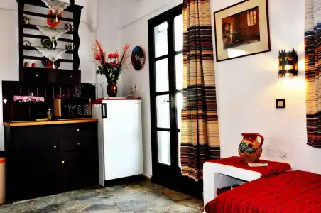 Heliotrope Apartments - 11