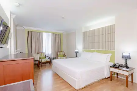 Golden Tulip Sovereign Bangkok - 36