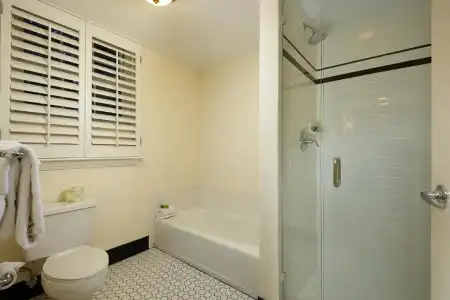 Inn at Pelican Bay - 43
