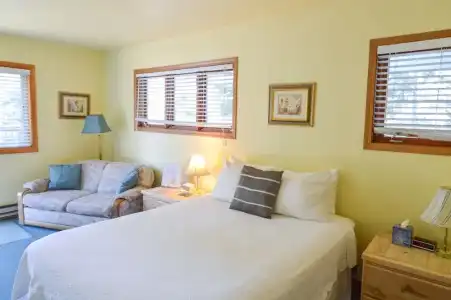 Sea Treasures Inn - 18