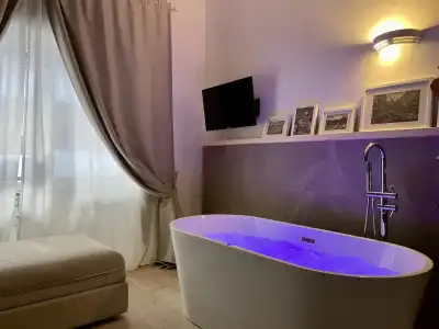 Le Coq Suites - 85