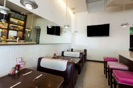 Ramada Plaza by Wyndham West Hollywood & Suites - 13