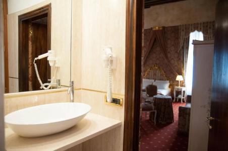 Palazzo Lion Morosini - Check in Presso Locanda Ai Santi Apostoli - 7