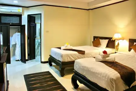 Na Thapae - 49