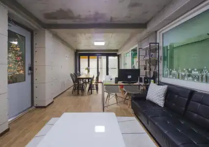 KW Hongdae Line Hostel - 15