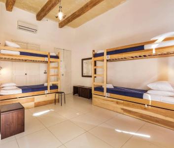 Two Pillows Boutique Hostel - 15