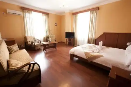 Aristocrat - 5