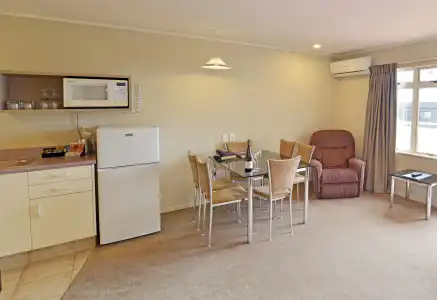 Brougham Heights Motel - 17