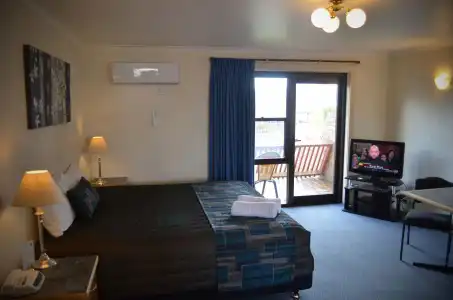Arkana Motor Inn & Terrace Apartments - 4