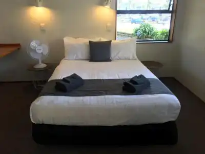Half Moon Bay Motel - 73