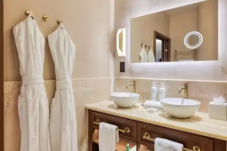 The Trafalgar St. James London, Curio Collection by Hilton - 80