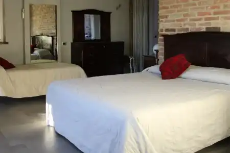 Red Wine Camere - 52