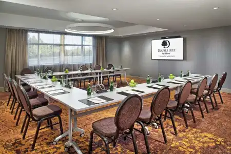 DoubleTree by Hilton Toronto Airport - 18
