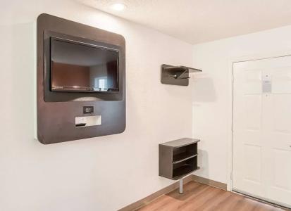 Motel 6 Grand Prairie, TX - Near Six Flags Drive - 6
