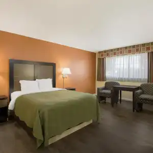Quality Inn & Suites Medford Airport - 36