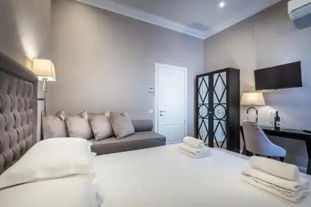 Emma Small Luxury - 57