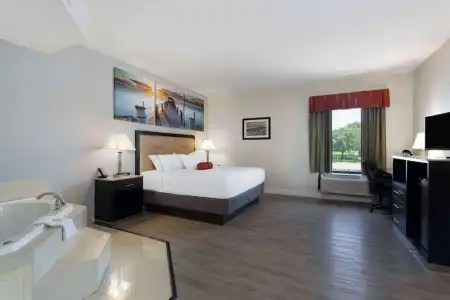 Days Inn & Suites by Wyndham Lakeland - 117