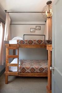 Gardner & Hostel - 90