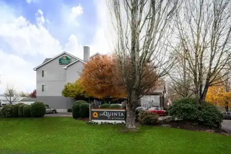 La Quinta Inn & Suites by Wyndham Eugene - 14