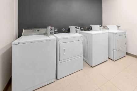 Super 8 by Wyndham Trois-Rivieres - 26