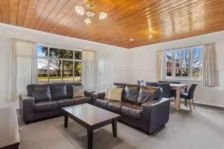 Riverfront Motel & Restaurant - 113