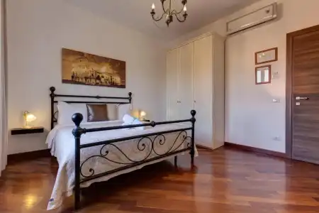 Little Rhome Suites - 35