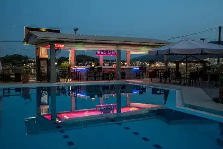Aphrodite Studios & Apartments - 1