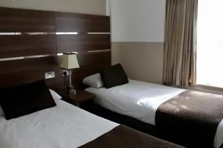 Huttons, Victoria London - 59