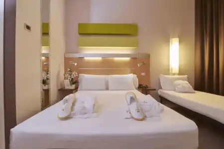 Puccini Milan, Tapestry Collection by Hilton - 29