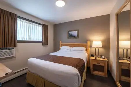 Swiss Chalet Motel - 108