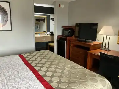 Ramada Macon - 22