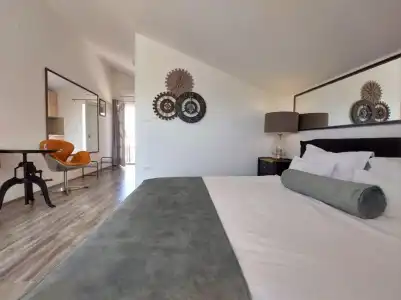 Refresh Boutique Apartments - 37