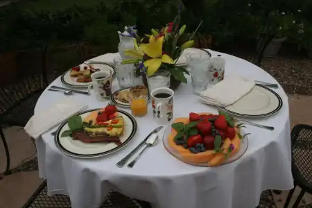 Mon Ami Bed and Breakfast - 8