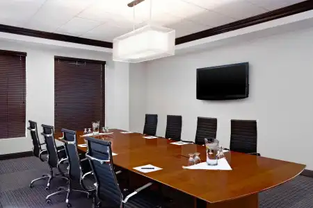 Four Points by Sheraton & Suites Calgary West - 16