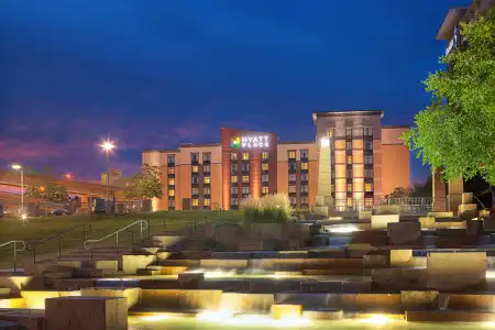 Hyatt Place Pittsburgh-North Shore - 51