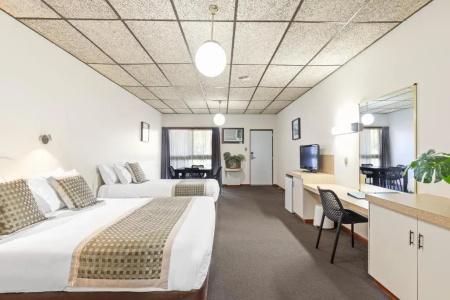 Quality Inn Presidential - 70