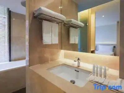 Balcony Seaside Sriracha & Serviced Apartments (SHA Extra Plus) - 234