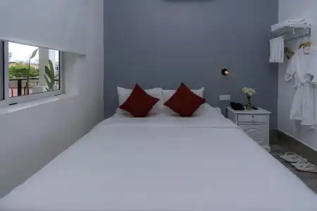 Glow Inn - 41