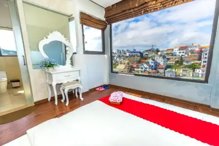 Ngan Pho Studio & - 49